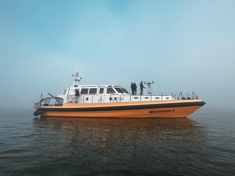Pilot tender